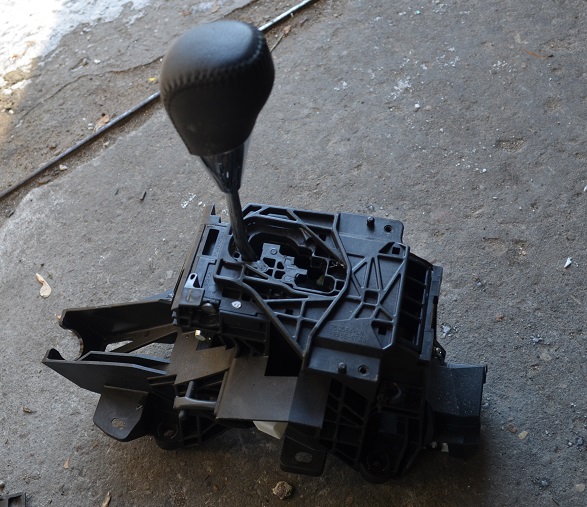 фото №1, Toyota avensis t27 механізм домкрат ручка передач