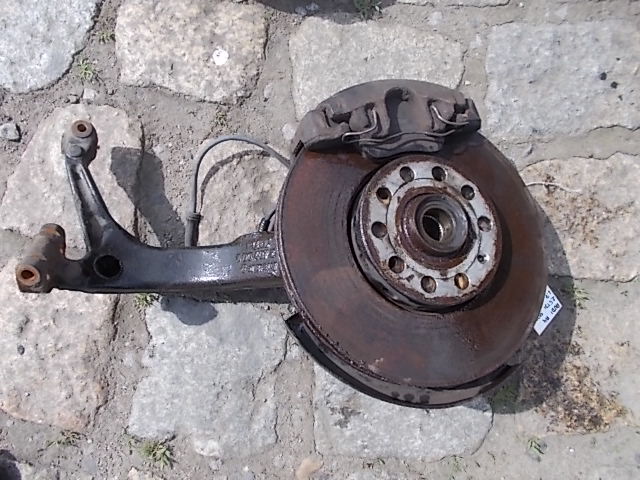 фото №1, Ступица поворотный кулак суппорт audi a4 2,5tdi 98r. правая