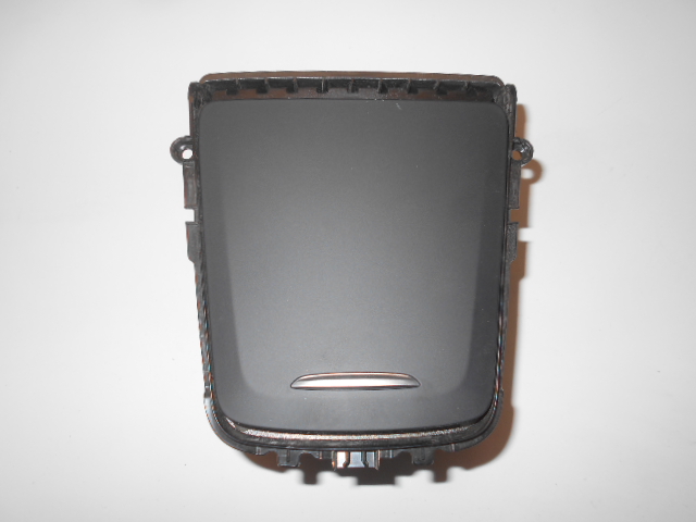 Купити Mercedes 1766807400 бардачок 176 246 117 156