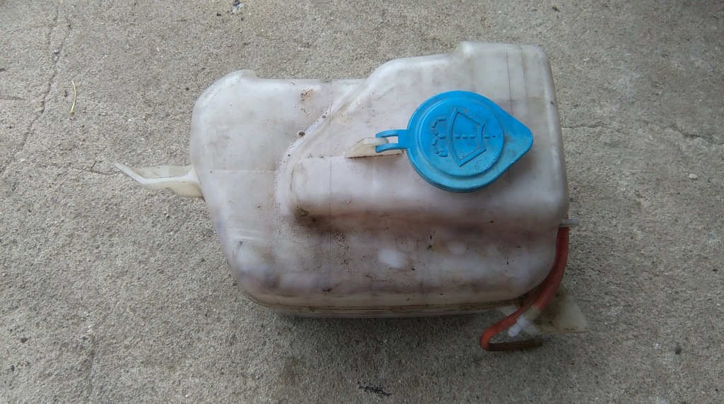 фото №1, Suzuki grand vitara 98- бачок омывателя