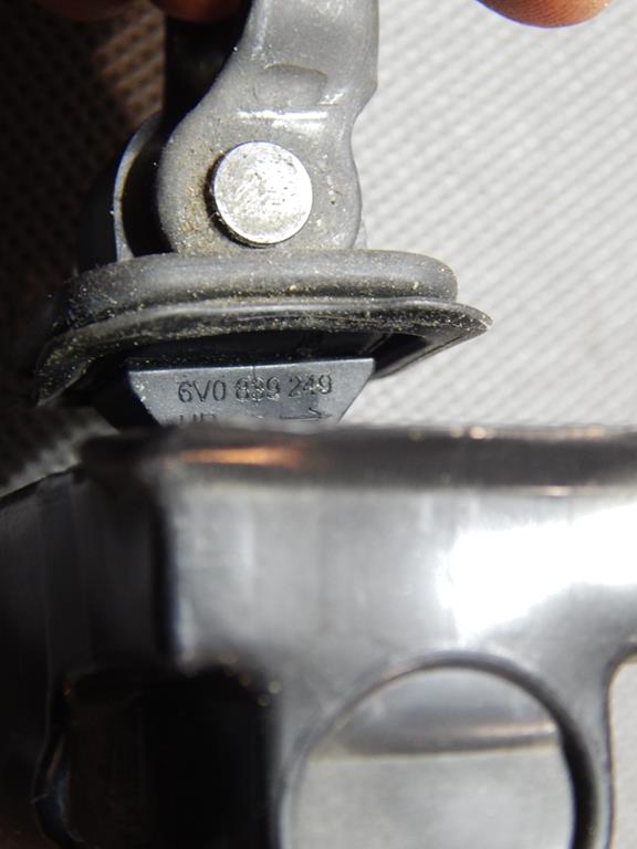 фото №3, Skoda fabia iii ограничитель дверь задняя 6v0839249