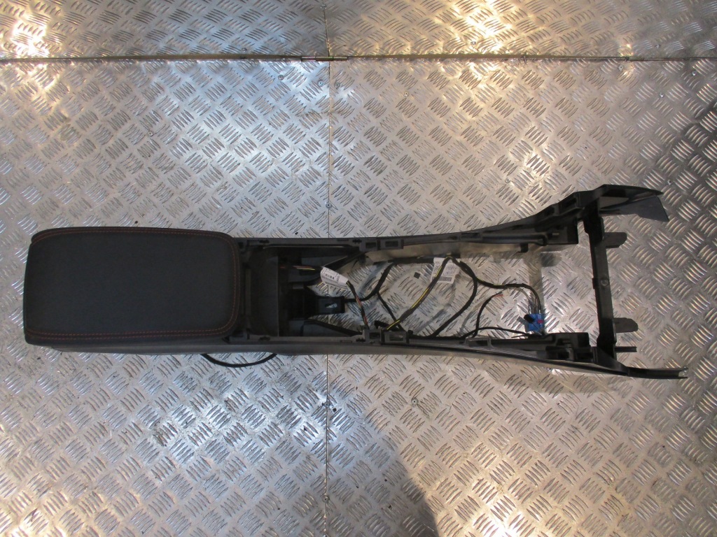 фото №1, Cla w117 подлокотник mercedes