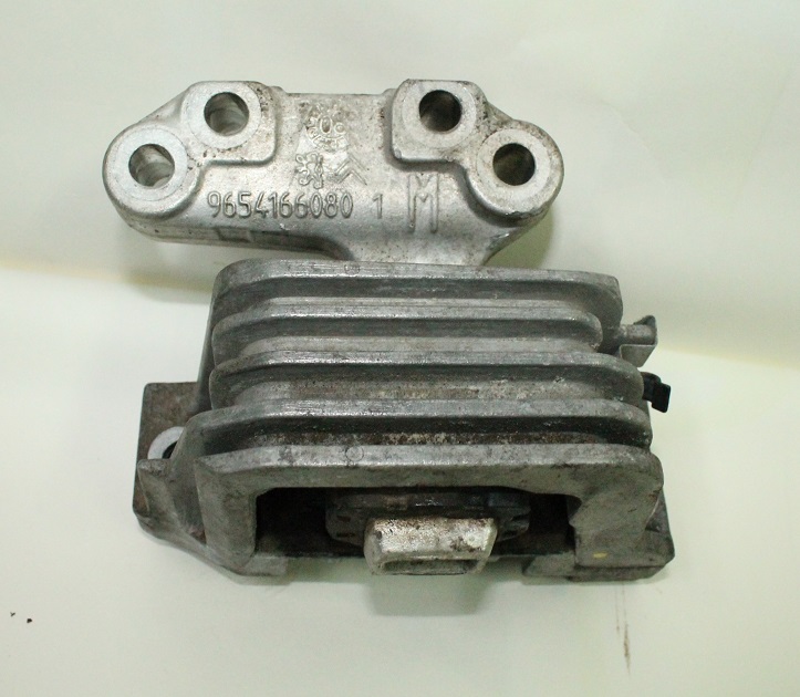 фото №1, Peugeot 207 1.4 vti подушка кронштейн двигуна