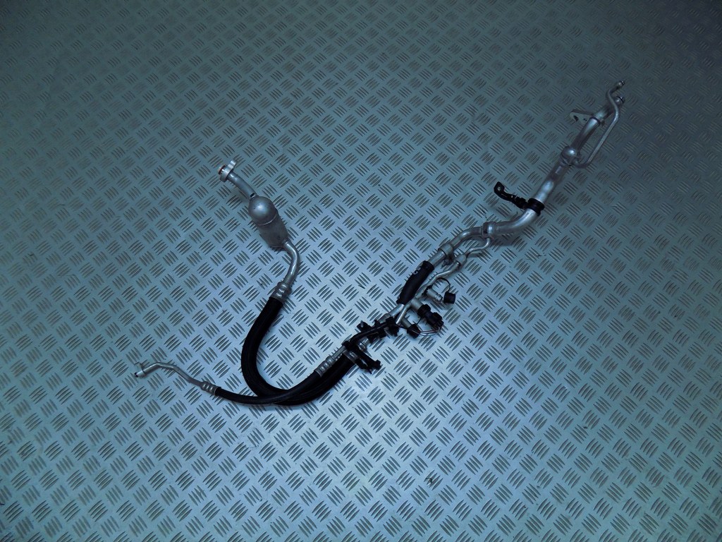 фото №1, Land rover discovery iv 3.0d шланг кондиционера