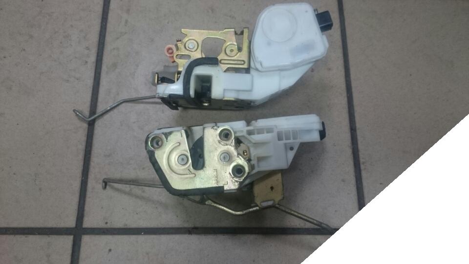 фото №2, Space wagon runner 98-02 замок левый передний 5 pin