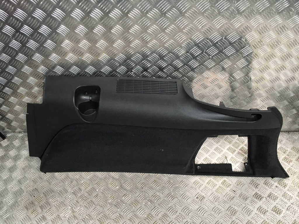 Купити Оббивка багажника права audi q7 lift s-line