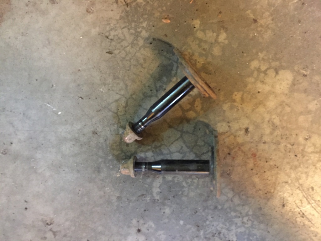 фото №1, Navara d22 болт болты крепления рессор