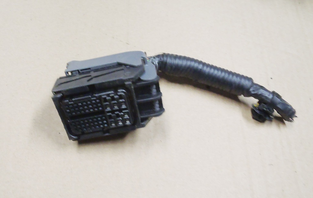 фото №1, Avensis t27 verso rav4 колодка штекер компьютер