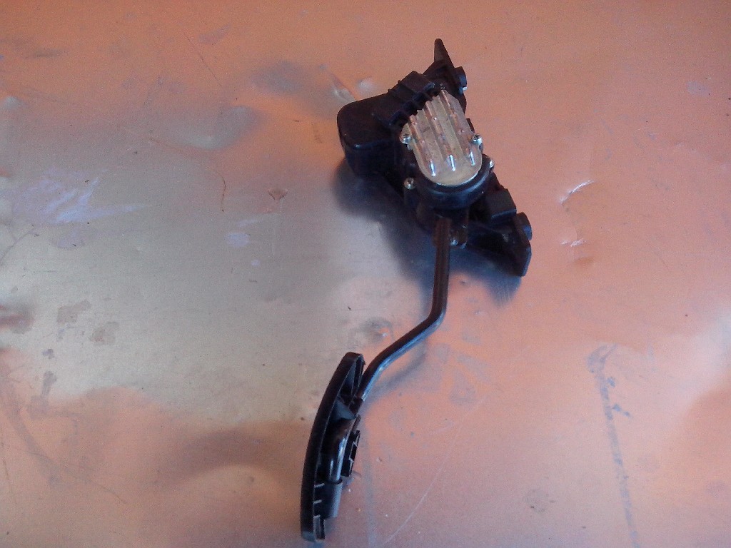 фото №1, Mitsubishi l200 2.5 d потенциометр педаль amp30-009