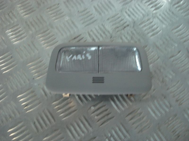 фото №1, Toyota yaris 2008 лампа освещение салона