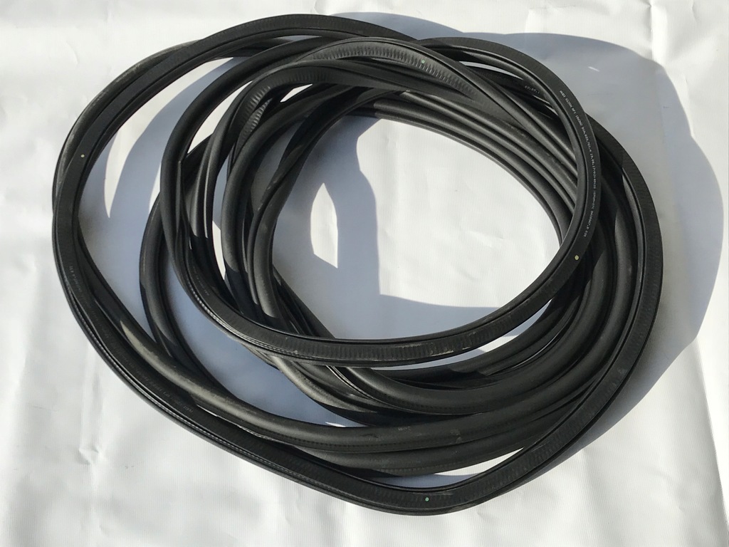 фото №1, Audi q2 прокладка двері задня права 81a833722a