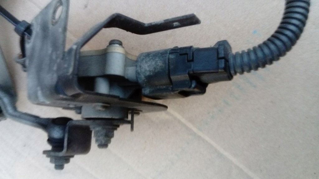 фото №7, Toyota avensis 03-08 датчик вирівнювання ксенон