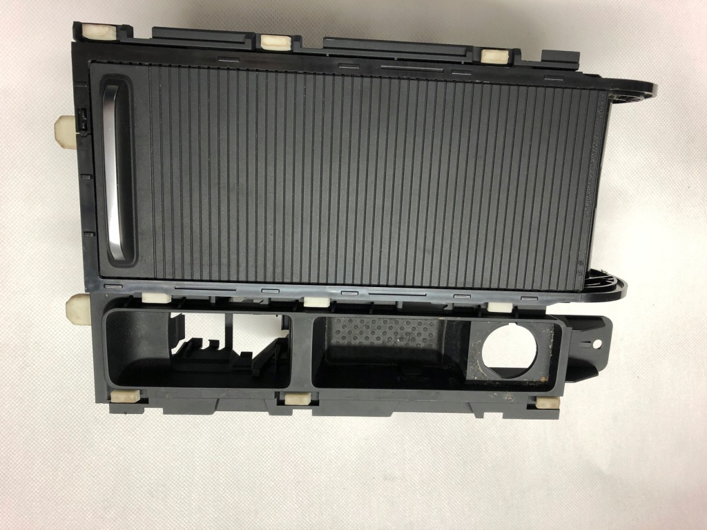 фото №1, Кронштейн бардачок чашка vw passat b8 3g0862531e