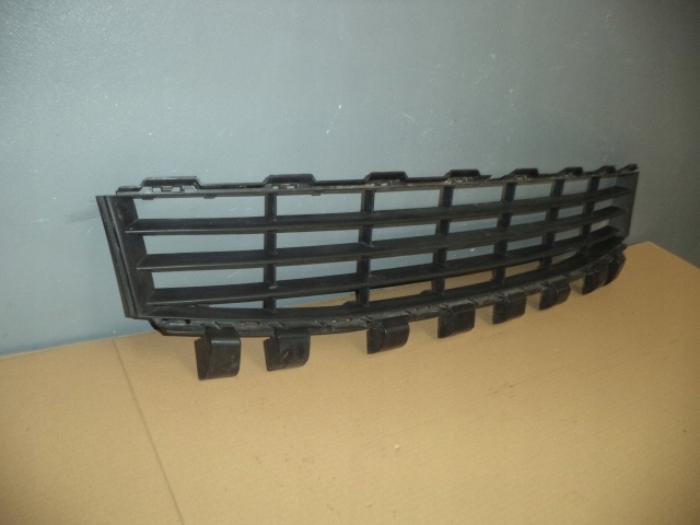 Renault megane ii 2 lift решітка радіатора бампера перед в Україні