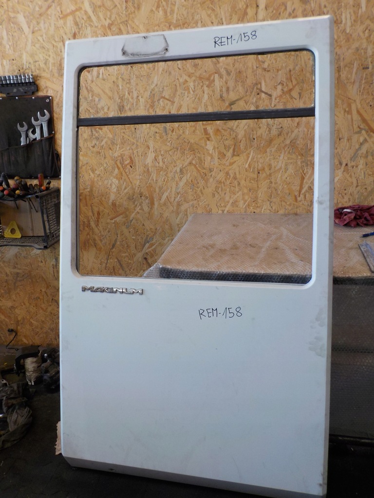 фото №1, Renault magnum дверь правое 440