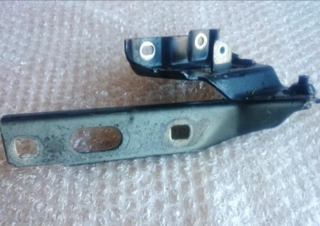 фото №1, Audi a4 петля капот 8k0823302d