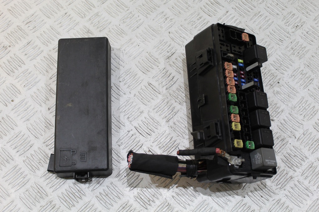 фото №1, Коробка предохранителей корпус lancia thema 2013