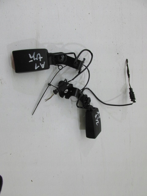 фото №1, Замок замки ремней задняя audi a1 8x0