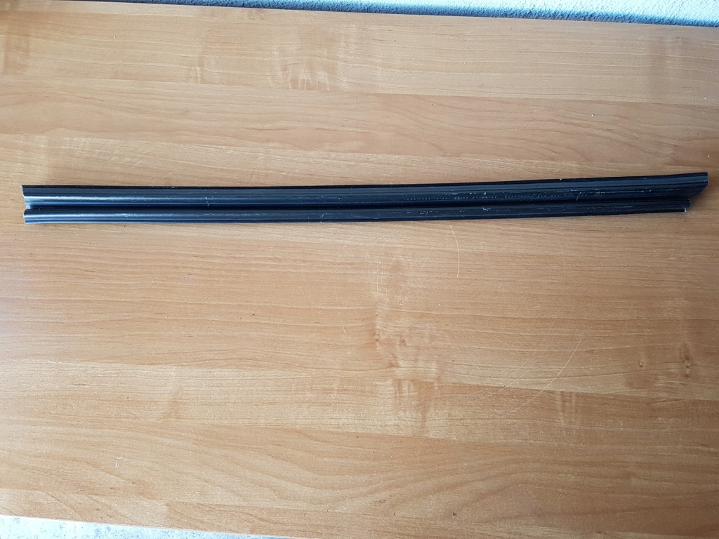 фото №1, Молдинг уплотнитель vw passat b7 3c9839471b