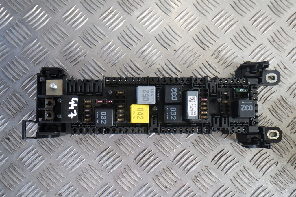 фото №1, Коробка предохранителей mercedes-benz оригинальный номер a4475460046