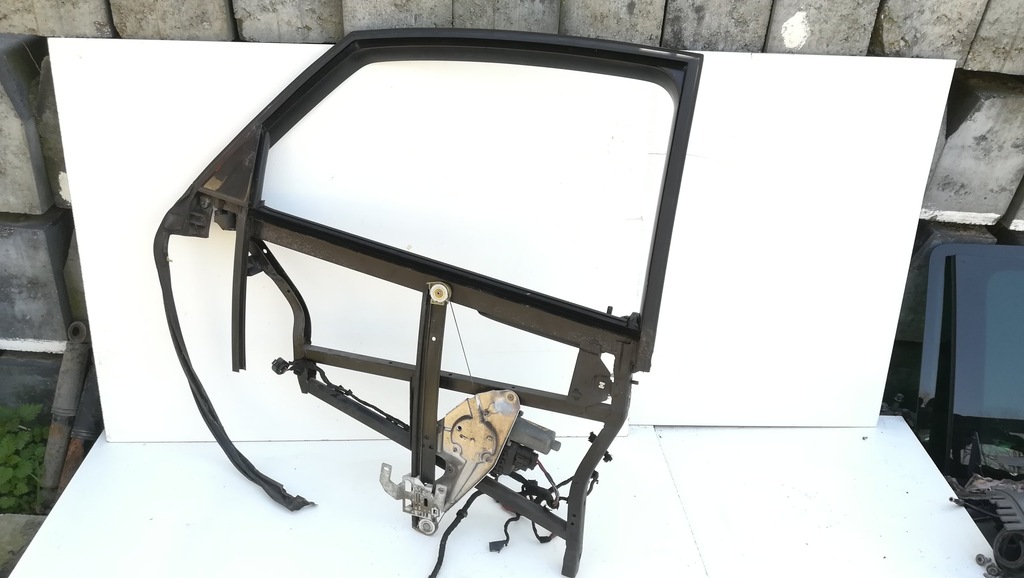 фото №1, Audi a6 c5 рамка дверь подъемник стекло правый задняя