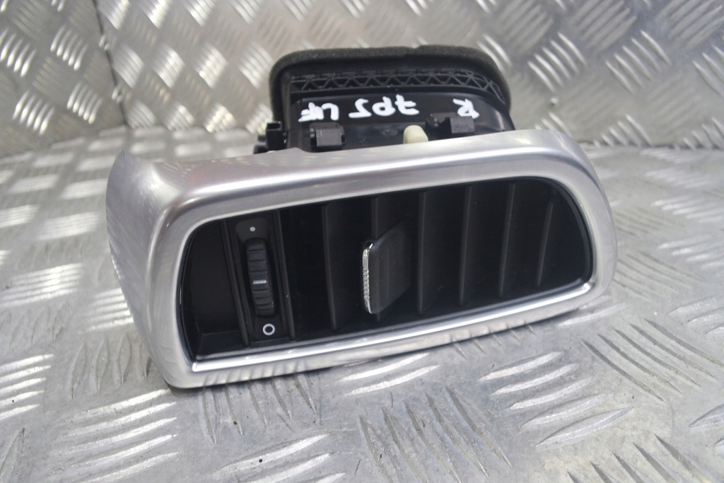 фото №1, Cayenne 7p5 lift решітка обдув права 7p5819704d