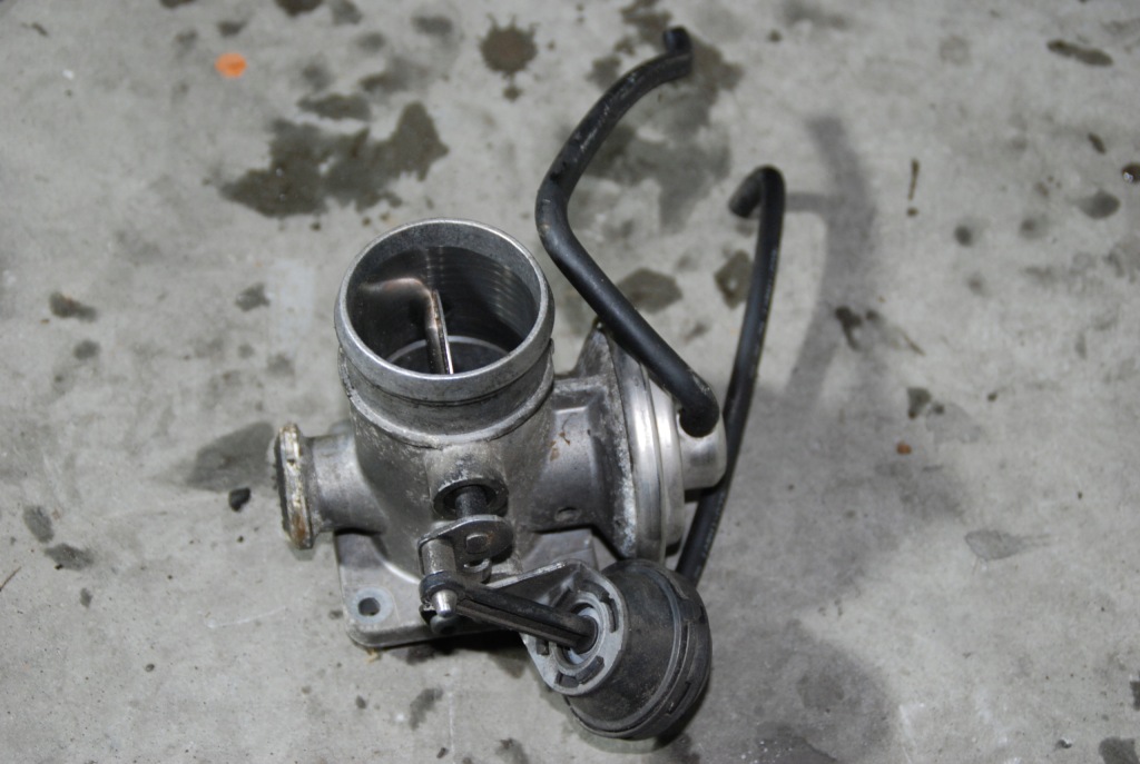 фото №3, Дроссельная заслонка vw lt 2.5 tdi 074129637b