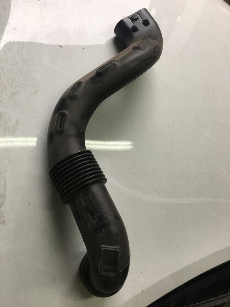 фото №1, Воздухозаборник воздуха clio iv captur 1.5 dci 165556691r