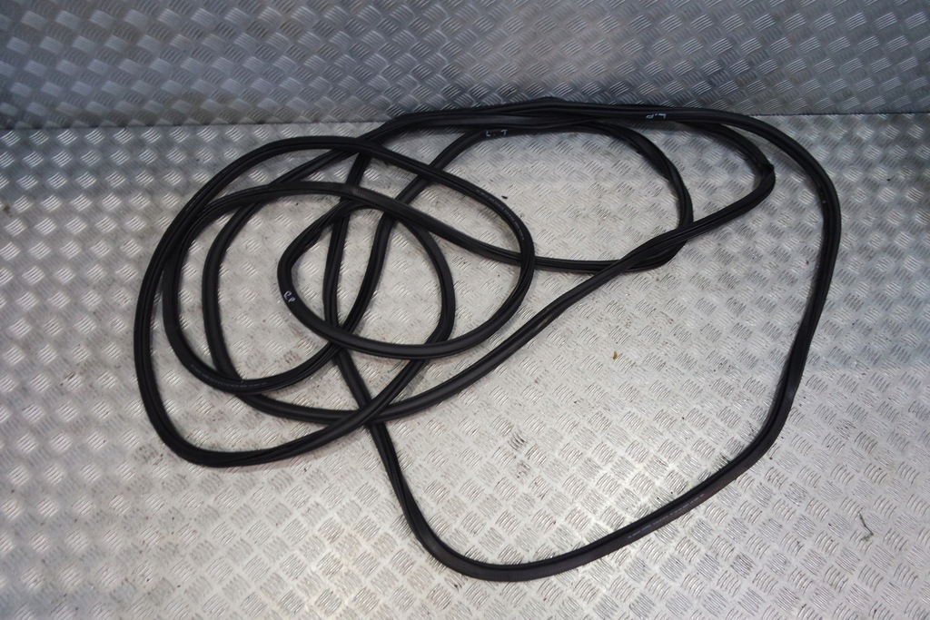 фото №1, Audi q2 прокладка двері права задня