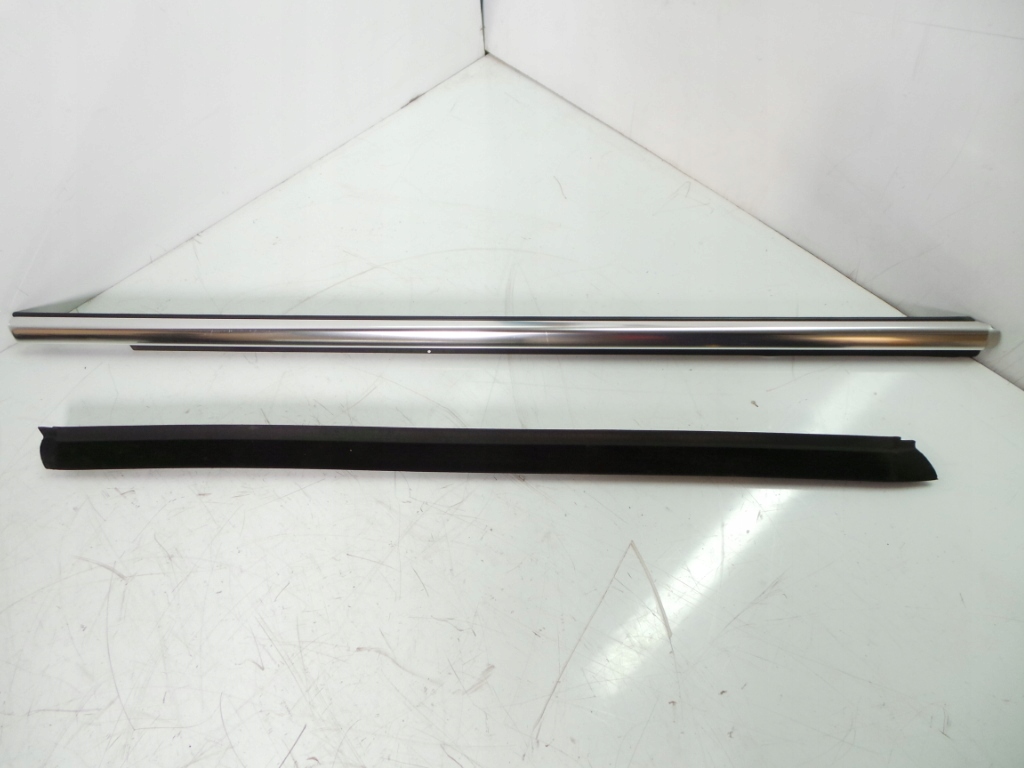 фото №1, Молдинг уплотнитель правая maserati ghibli