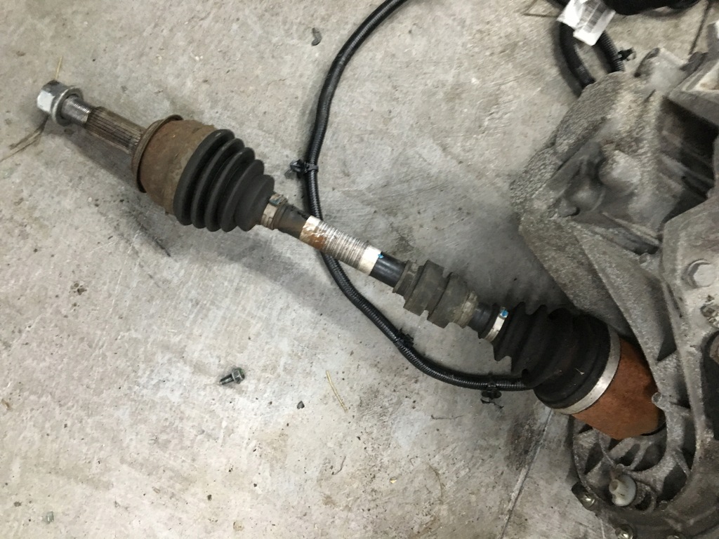 фото №1, Приводной вал короткий левая kadjar 1.5 dci 391014pa0b