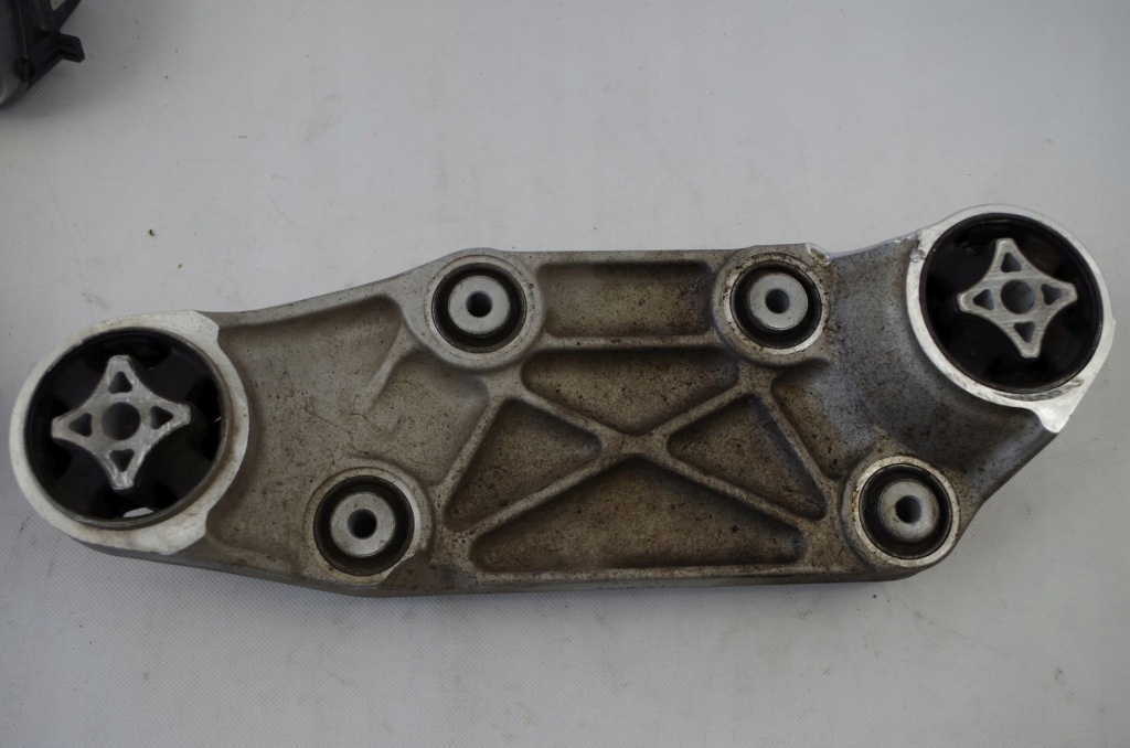 Купить Tesla s рестайлинг  2017 4x4 кронштейн двигателя перед