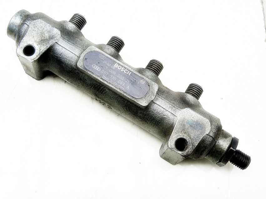 фото №1, Молдинг впрыскная топливная audi 3.3 tdi a8 d2