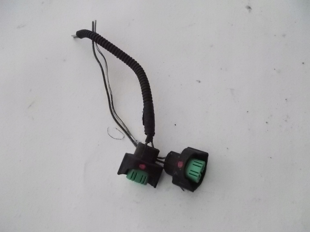 фото №1, Колодка штекер противотуманной фары avensis ii t25