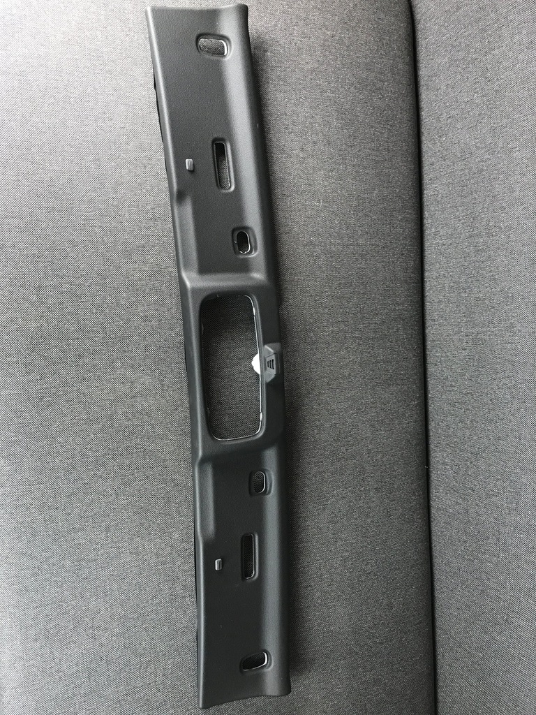 фото №1, Audi a5 cabrio накладка молдинг передньої скло