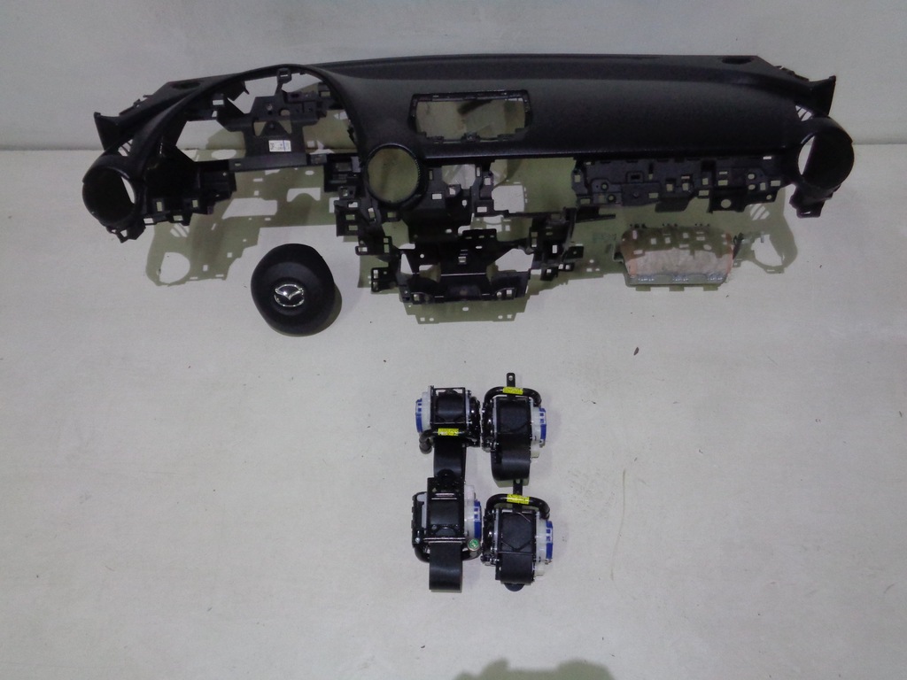 фото №1, Mazda 2 панель приладів консоль панель приладів подушка безпеки ремені комплект