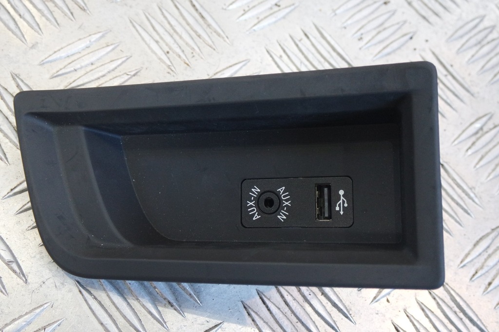 фото №1, Роз'єм aux bmw f82 m4 9207357