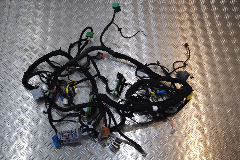 фото №1, Електропроводка консолі maserati quattroporte vi m156