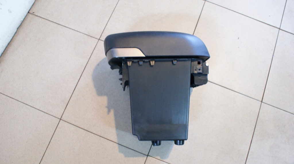 фото №1, Hyundai ix35 15r підлокітник 5d 9p