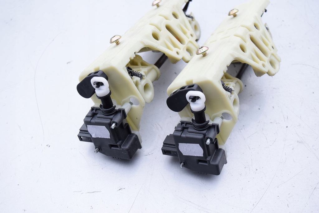 фото №3, Mercedes w211 w219 моторчик механизм подголовник