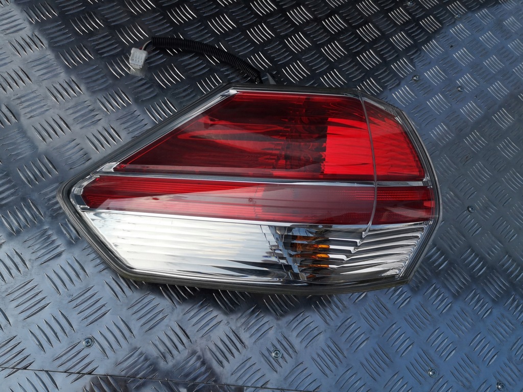 фото №1, Nissan x-trail t32 лампа левая задняя led