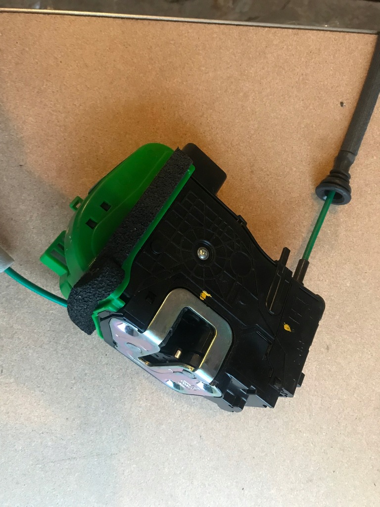 фото №4, Hyundai i40 замок капот